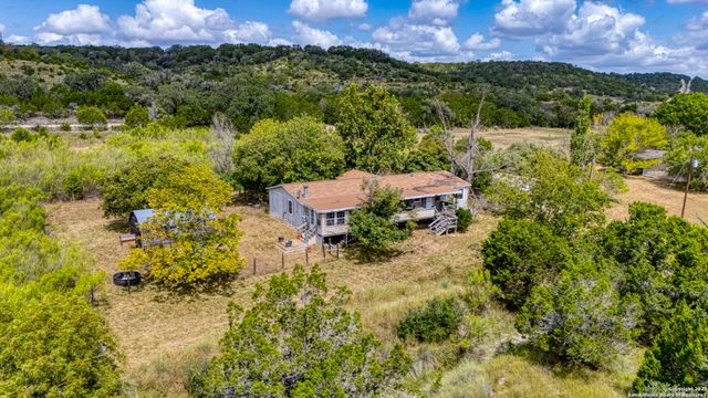 130B Peek Ranch, Comfort, TX 78013