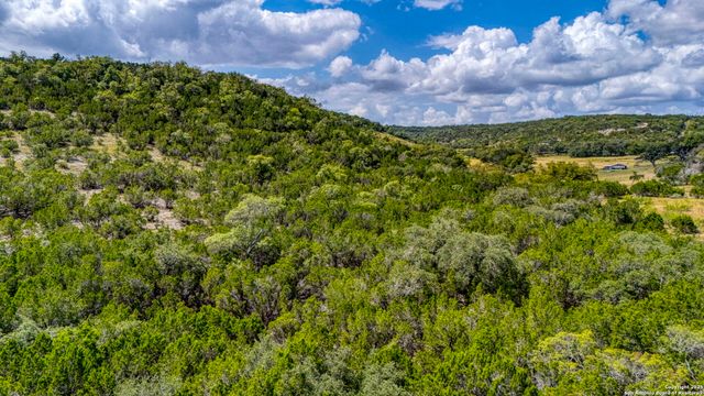 130B Peek Ranch, Comfort, TX 78013