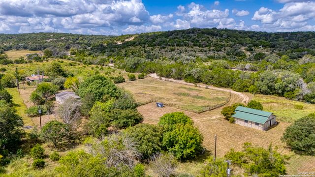 130B Peek Ranch, Comfort, TX 78013