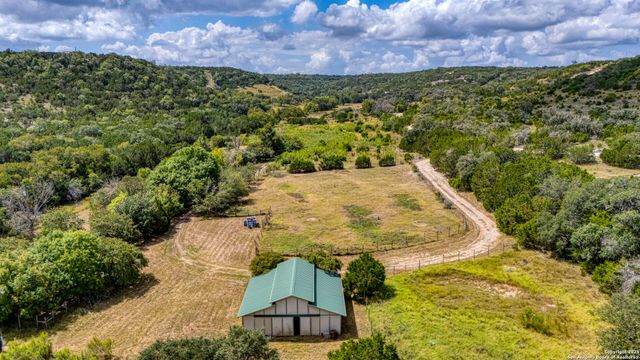 130B Peek Ranch, Comfort, TX 78013