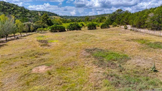 130B Peek Ranch, Comfort, TX 78013