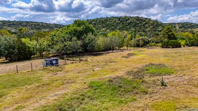 130B Peek Ranch, Comfort, TX 78013