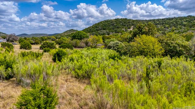 130B Peek Ranch, Comfort, TX 78013