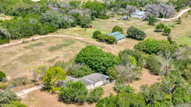 130B Peek Ranch, Comfort, TX 78013