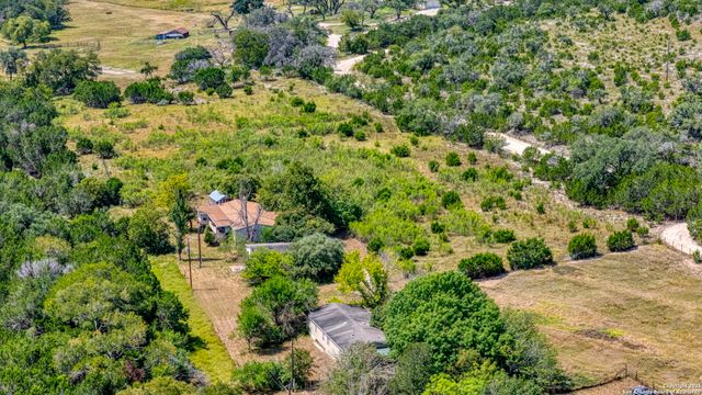 130B Peek Ranch, Comfort, TX 78013