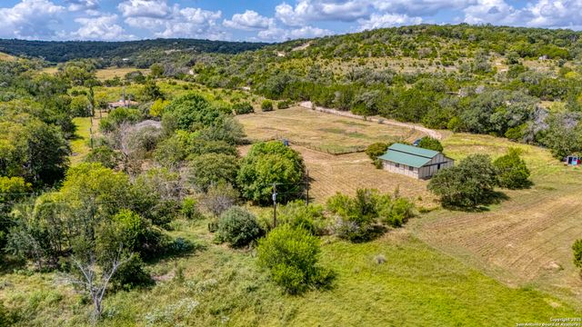 130B Peek Ranch, Comfort, TX 78013