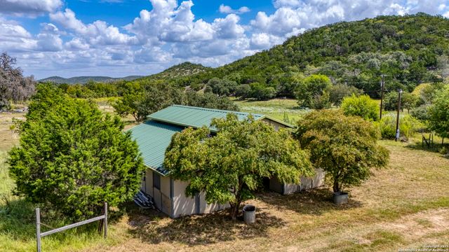 130B Peek Ranch, Comfort, TX 78013