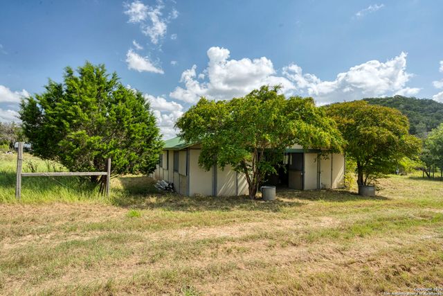 130B Peek Ranch, Comfort, TX 78013