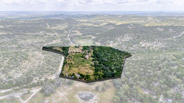 130B Peek Ranch, Comfort, TX 78013