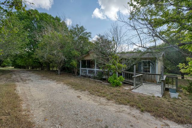 130B Peek Ranch, Comfort, TX 78013