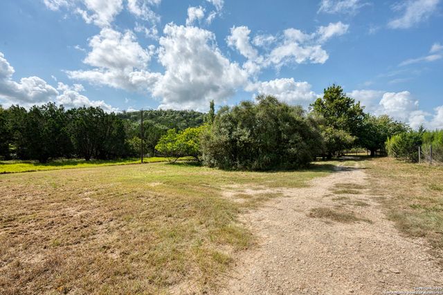 130B Peek Ranch, Comfort, TX 78013