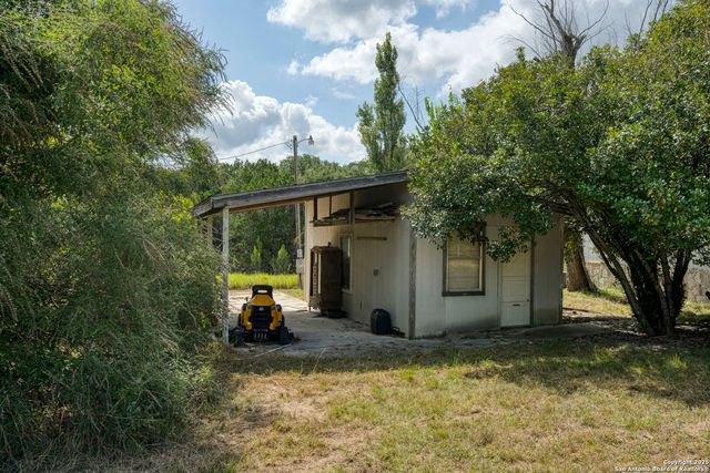 130B Peek Ranch, Comfort, TX 78013