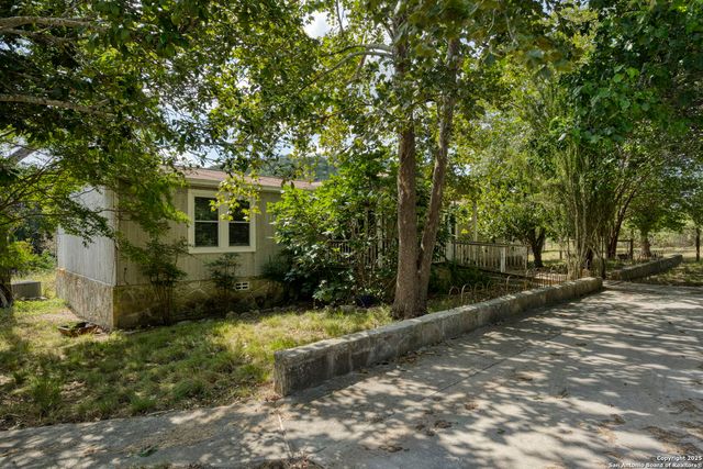 130B Peek Ranch, Comfort, TX 78013