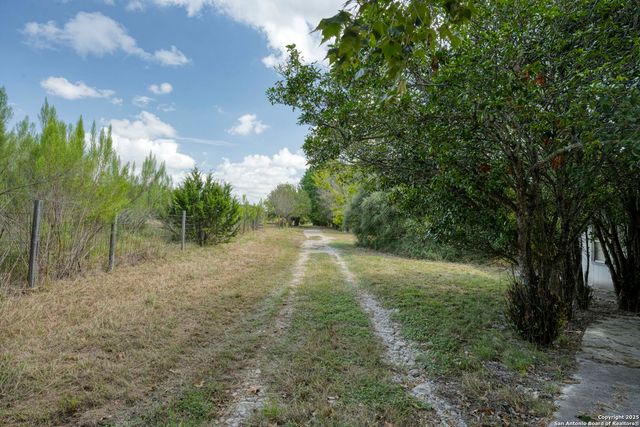 130B Peek Ranch, Comfort, TX 78013