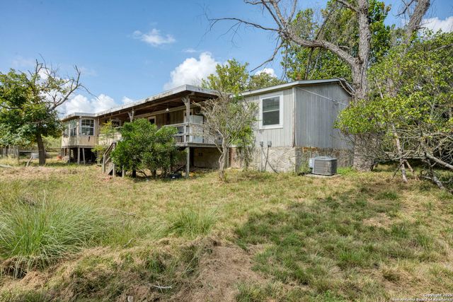 130B Peek Ranch, Comfort, TX 78013