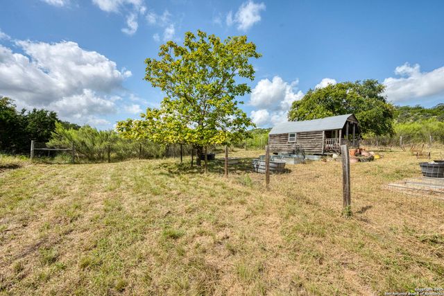 130B Peek Ranch, Comfort, TX 78013
