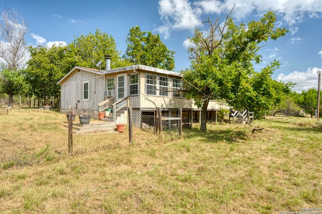 130B Peek Ranch, Comfort, TX 78013