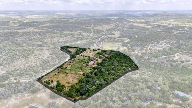 130B Peek Ranch, Comfort, TX 78013