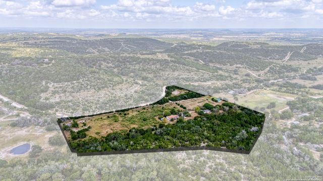 130B Peek Ranch, Comfort, TX 78013