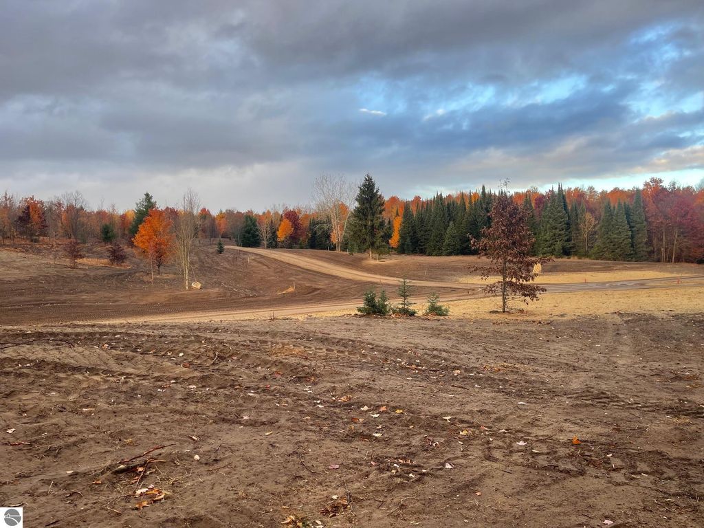 Image 7 of property listing at 5803 SW Old Oak Trail, Fife Lake, MI 49633