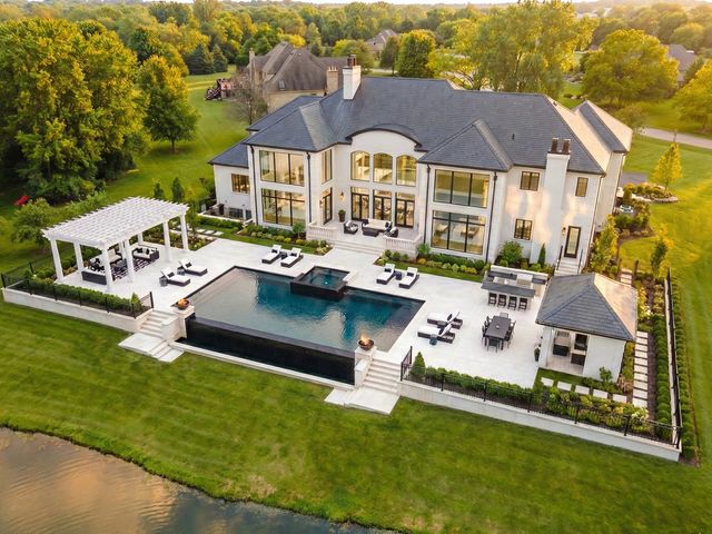 25 Cutters Run, South Barrington, IL 60010