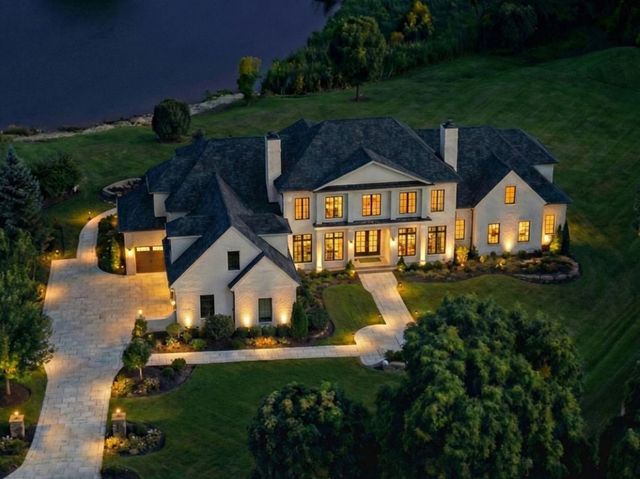 25 Cutters Run, South Barrington, IL 60010