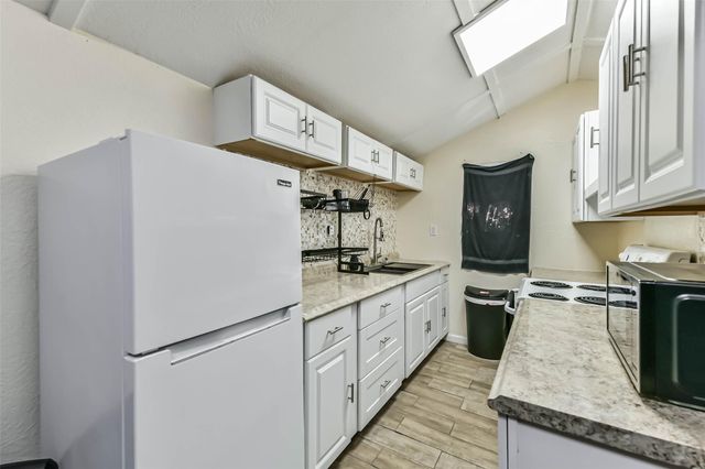 218 Shady Oaks, Alvin, TX 77511