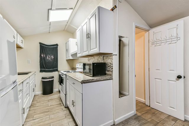 218 Shady Oaks, Alvin, TX 77511