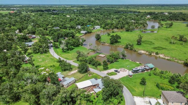 218 Shady Oaks, Alvin, TX 77511