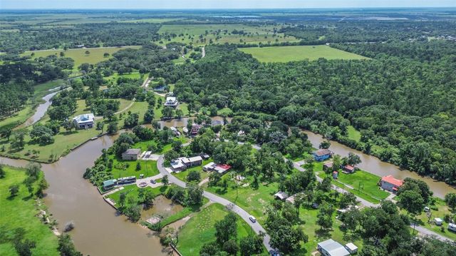 218 Shady Oaks, Alvin, TX 77511