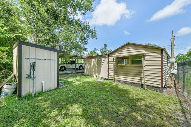 218 Shady Oaks, Alvin, TX 77511