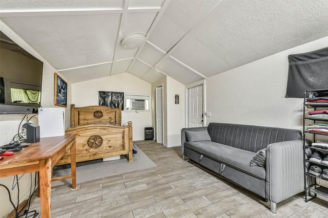 218 Shady Oaks, Alvin, TX 77511