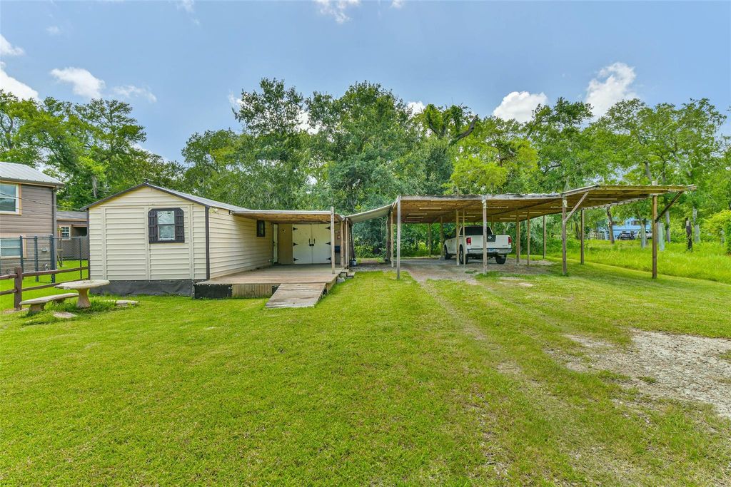 218 Shady Oaks, Alvin, TX 77511