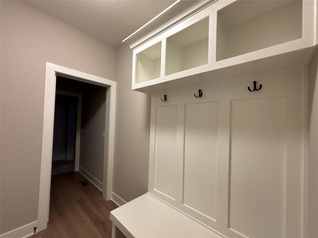 347 S Cedar Ridge Cove, West Des Moines, IA 50266