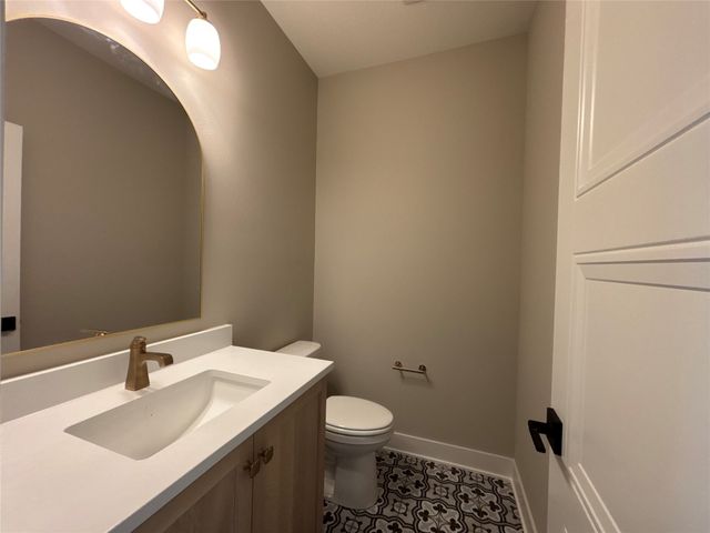 347 S Cedar Ridge Cove, West Des Moines, IA 50266