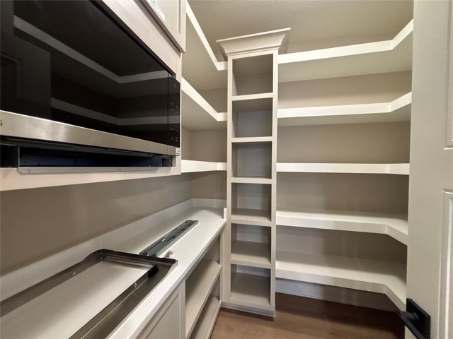 347 S Cedar Ridge Cove, West Des Moines, IA 50266