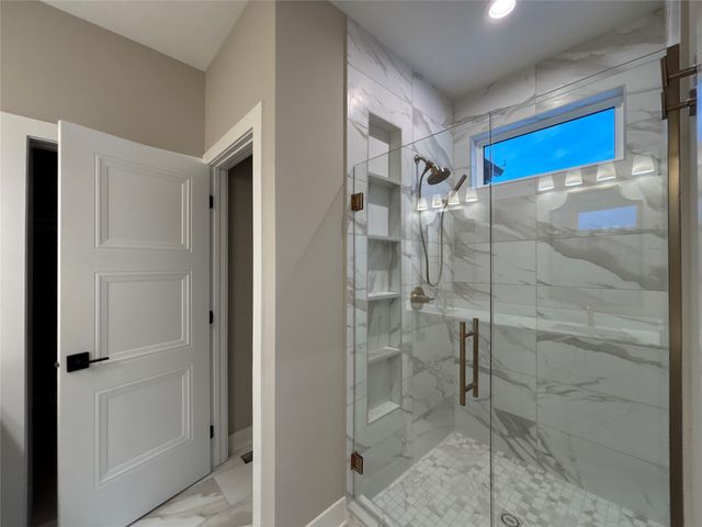 347 S Cedar Ridge Cove, West Des Moines, IA 50266