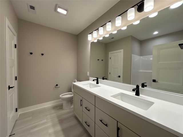 347 S Cedar Ridge Cove, West Des Moines, IA 50266