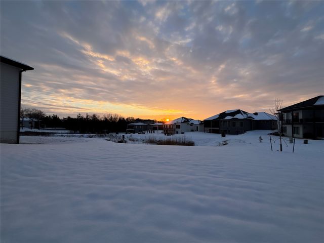 347 S Cedar Ridge Cove, West Des Moines, IA 50266