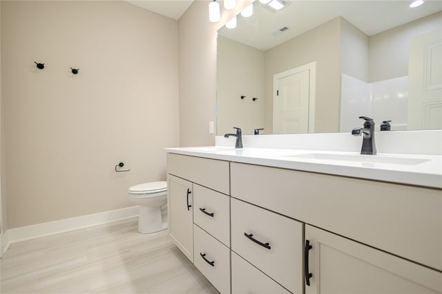 347 S Cedar Ridge Cove, West Des Moines, IA 50266