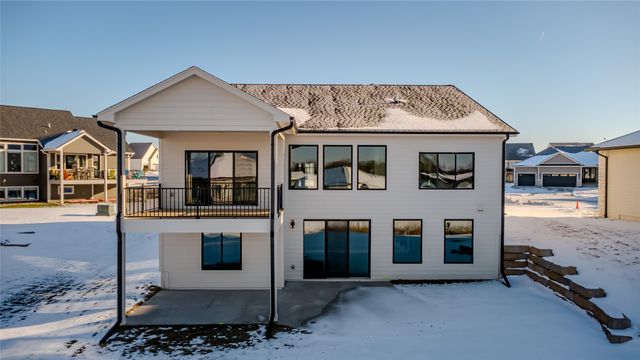 347 S Cedar Ridge Cove, West Des Moines, IA 50266