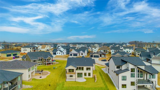 347 S Cedar Ridge Cove, West Des Moines, IA 50266