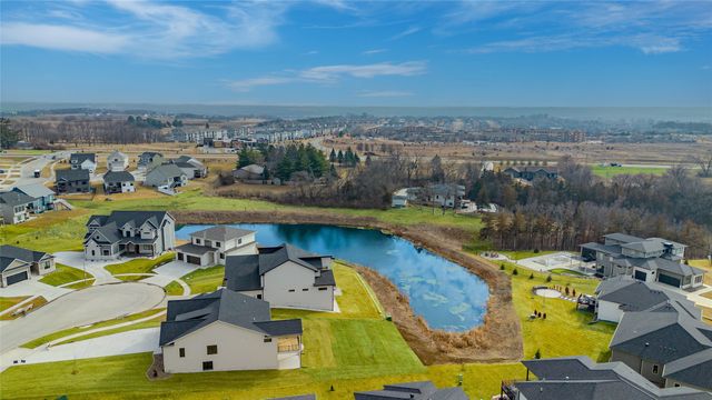 347 S Cedar Ridge Cove, West Des Moines, IA 50266