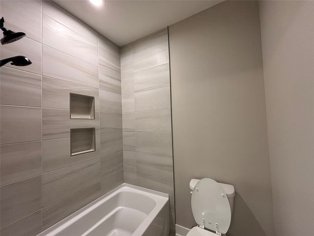 347 S Cedar Ridge Cove, West Des Moines, IA 50266