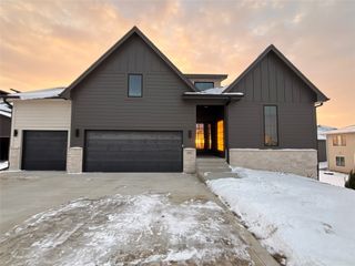 347 S Cedar Ridge Cove, West Des Moines, IA 50266