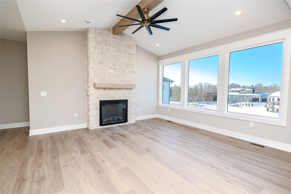 347 S Cedar Ridge Cove, West Des Moines, IA 50266