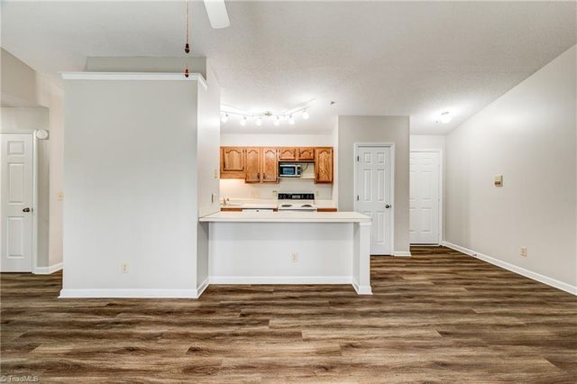 5934 Friendly Avenue K, Greensboro, NC 27410