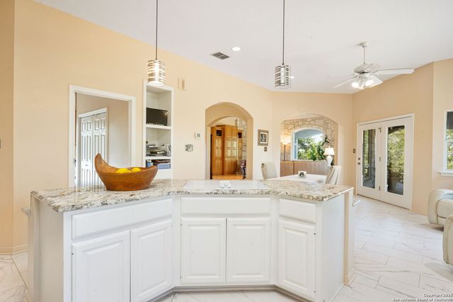 305 Spanish Pass, Boerne, TX 78006