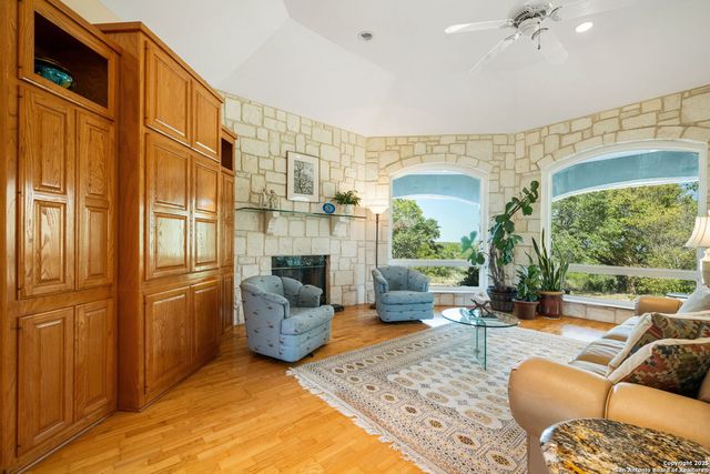 305 Spanish Pass, Boerne, TX 78006