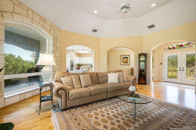 305 Spanish Pass, Boerne, TX 78006